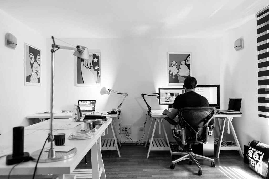 Website Builders vs. Hiring a Developer: What’s Better in 2025?